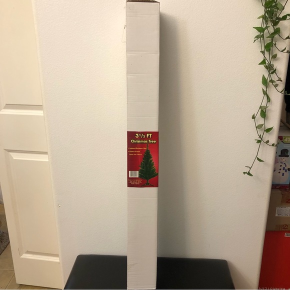 New 3 1/2 ft Christmas tree green color - Picture 2 of 5